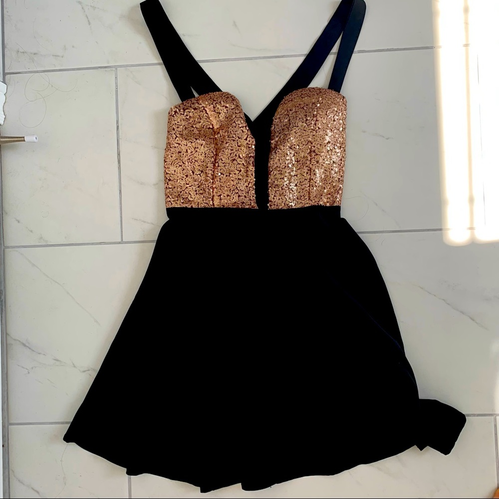 Black and Gold sequined dress. Size M.